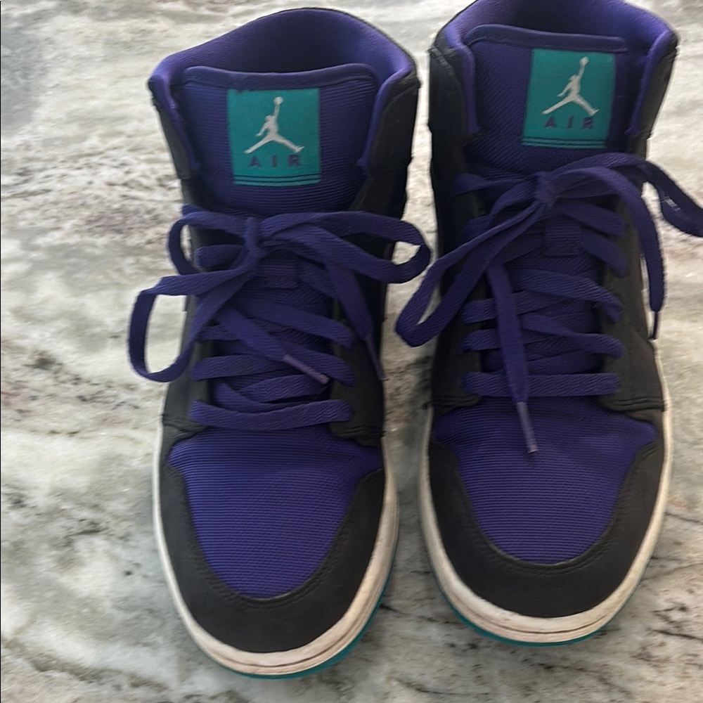 Air Jordon 1 Mid